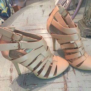 Sexy nude caged pump size 6